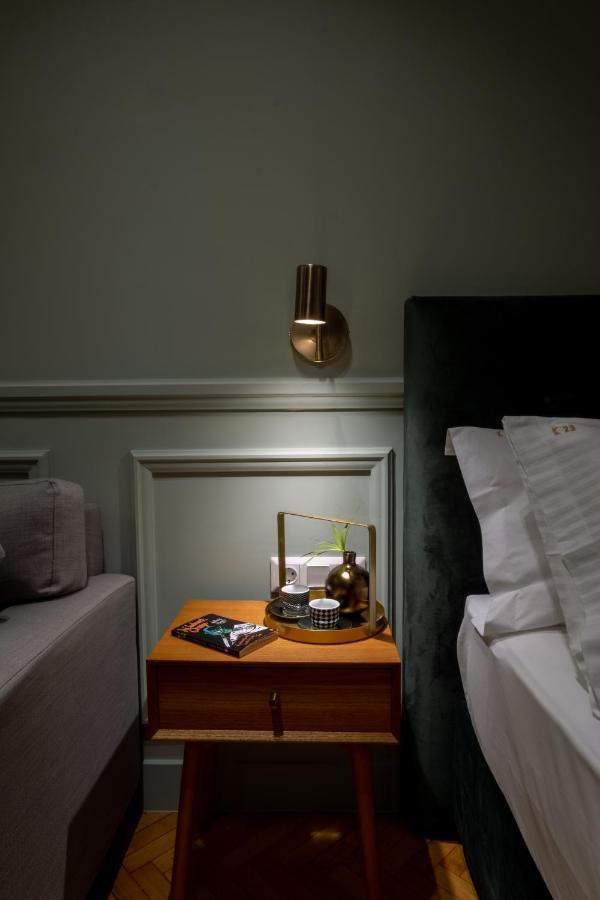 Green One-Bedroom Suite